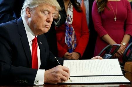 U.S. President Donald Trump signs an executive order rolling back regulations from the 2010 Dodd-Frank law on Wall Street reform at the White House in Washington, U.S. February 3, 2017. REUTERS/Kevin Lamarque